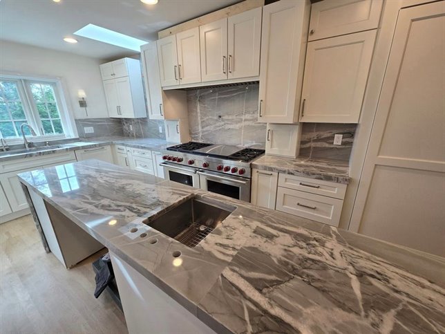 5 17 Island and Full Height Backsplash 05