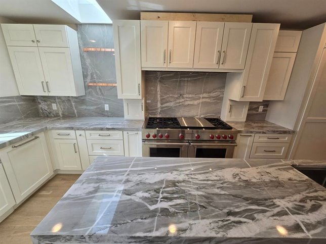 5 17 Island and Full Height Backsplash 06